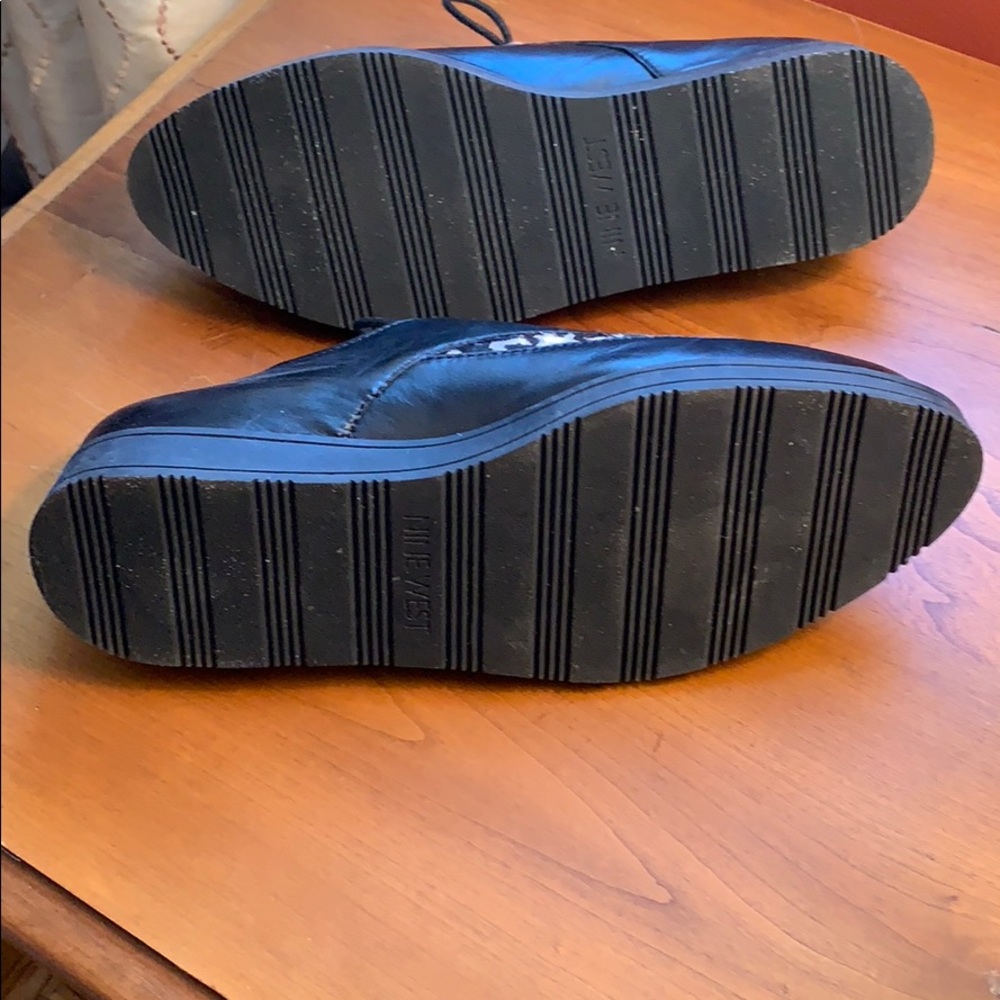 Shoes - Picture 4 of 5